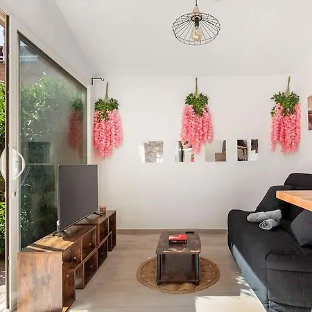 Chic & Romantic Holiday home *